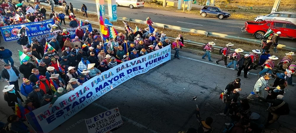 Evo Morales abandona la marcha que se dirige a La Paz a fin de no dar lugar a los argumentos del Gobierno