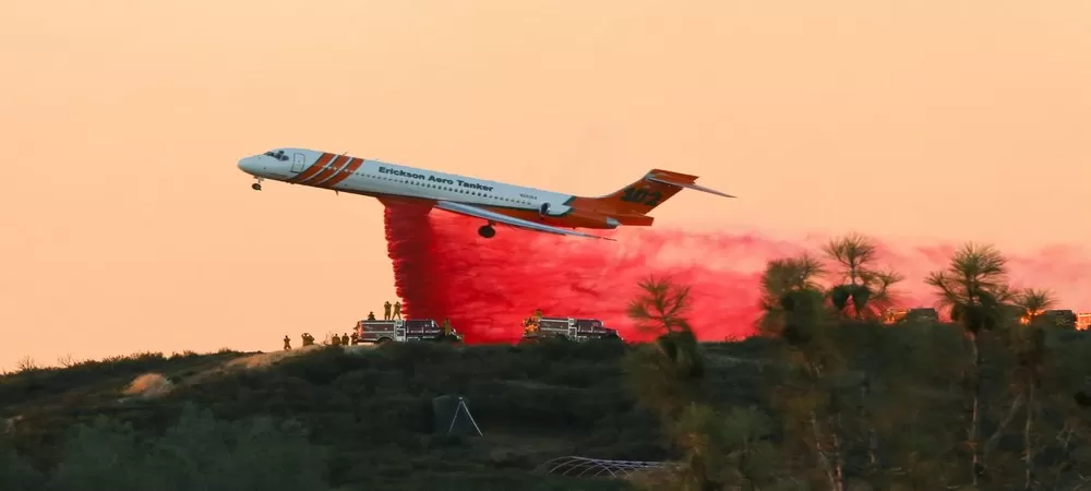 Luis Arce confirma que este sábado incursionan un avión cisterna Tanker 481 y un helicóptero Airbus BK117 de Francia contra los incendios