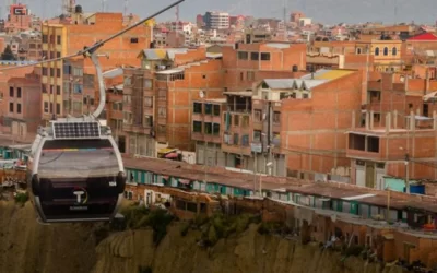 Amautas al borde del precipicio entre La Paz y El Alto se niegan a desalojar, hay riesgo de deslizamiento por lluvias