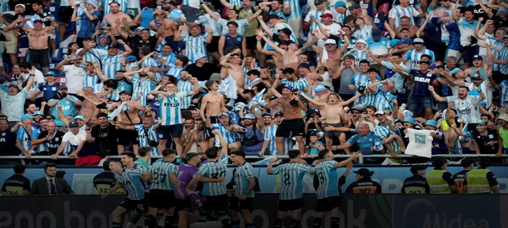 Racing Club de Argentina campeón de la Copa Sudamericana, venció 3-1 al Cruzeiro de Brasil