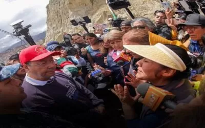 En medio de llanto, vecinos pidieron ayuda al Presidente, él comprometió la reconstrucción de Llojeta