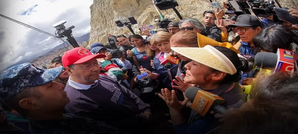 En medio de llanto, vecinos pidieron ayuda al Presidente, él comprometió la reconstrucción de Llojeta