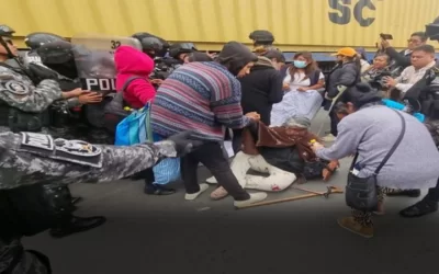 En La Paz la población sigue sufriendo por alimentos y la Policía reprime sin contemplación, sucedió en la exestación