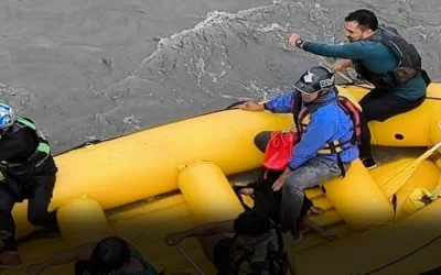 Tragedia en Cochabamba: Una camioneta cae por un barranco hasta un río, hay desparecidos