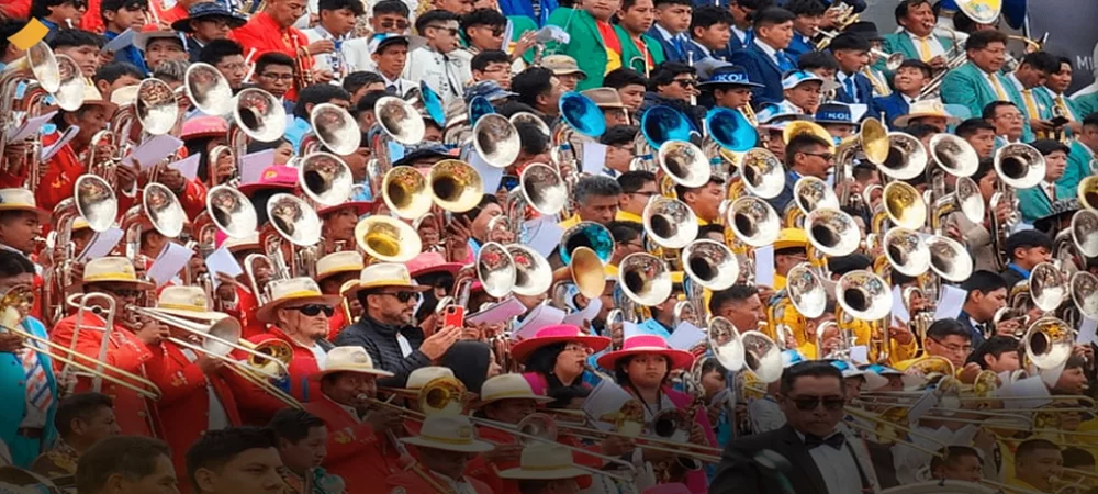 Oruro ya vive Carnaval, el Festival de Bandas congregó a miles de músicos en la antesala de la mayor expresión folclórica de Bolivia