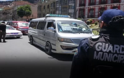 La población no está conforme con el alza de las tarifas del transporte en La Paz, ‘el servicio es pésimo’