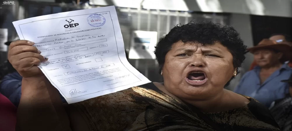 Evo Morales renuncia al MAS, Gobierno lo emplaza a que sus legisladores también dimitan a sus sueldos de Bs 23.000