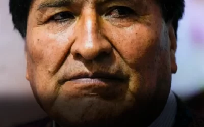 Evo Morales entregó la credencial del partido que lo llevó tres veces al mando de Bolivia