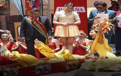 Con un beso de la reina cruceña, Ariane I, despertó el Pepino y con él, el Carnaval paceño