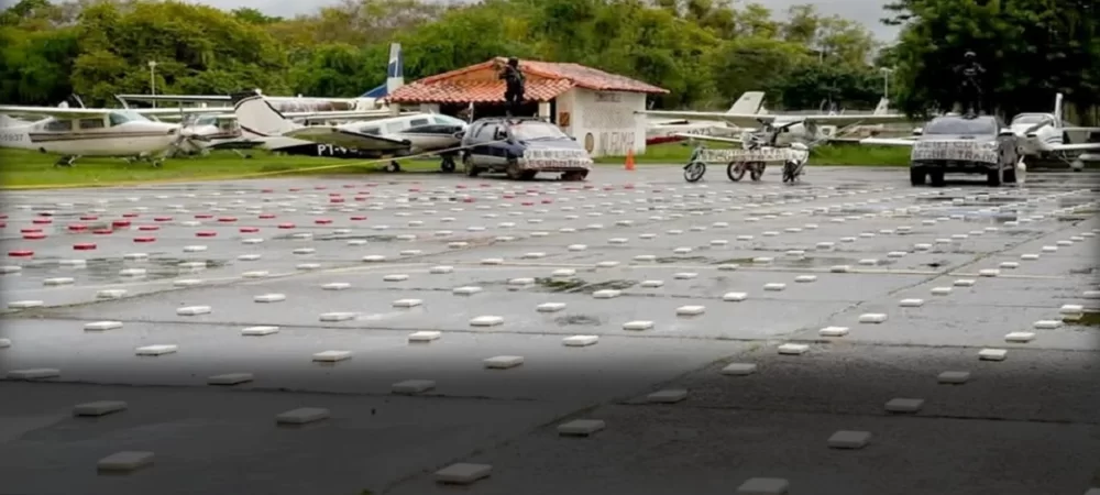 Bolivia sigue afectada por el narcotráfico: Cerca de una tonelada de cocaína en 19 bolsas de yute en Beni
