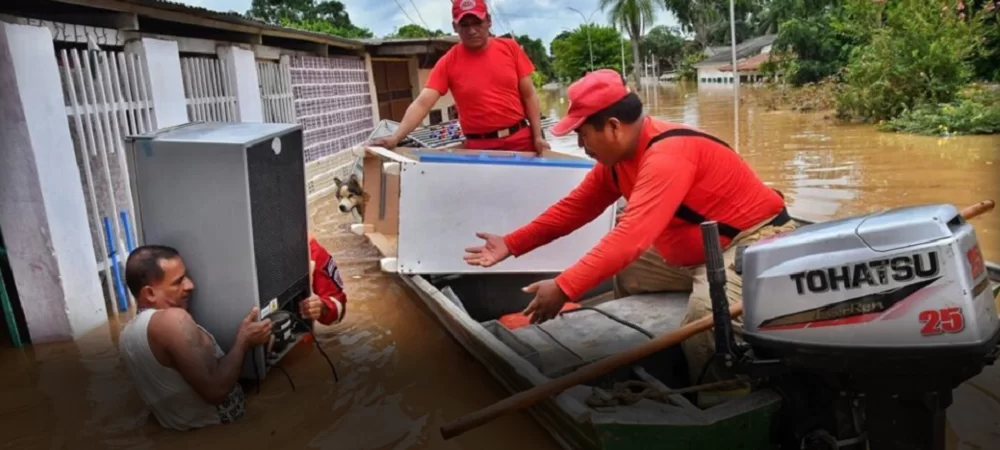 Solo en la Amazonía de Bolivia hay cerca de 2.000 familias afectadas por inundaciones y el agua potable escasea