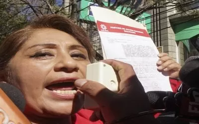 Ruth Nina de PAN-Bol intentó inscribir la lista de candidatos presidida por Evo Morales, pero el TSE la rechazó