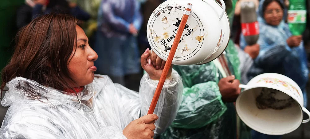 Las crisis social y económica agudiza en Bolivia; filas por combustibles y aceite son el trauma de todos los días
