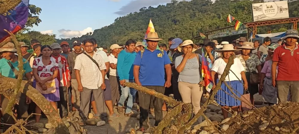 Gobierno confirma seis aprehendidos tras gasificación en La Paz, cocaleros del Chapare se van al bloqueo de caminos