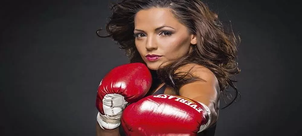 Jennifer Salinas, la exboxeadora boliviana sufre de desquicio, depresión y trastorno bipolar