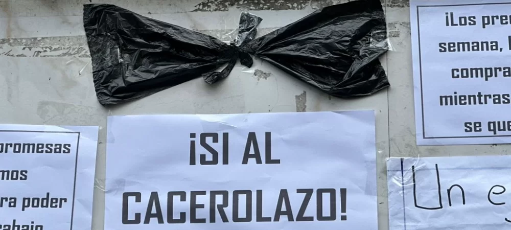 Luto en el comercio, mercados y caseras con crespones se obligan a cerrar, ‘no vendemos nada por la crisis’, dicen