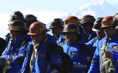 Encima de las filas por combustibles y alimentos, La Paz sitiada por cooperativistas mineros