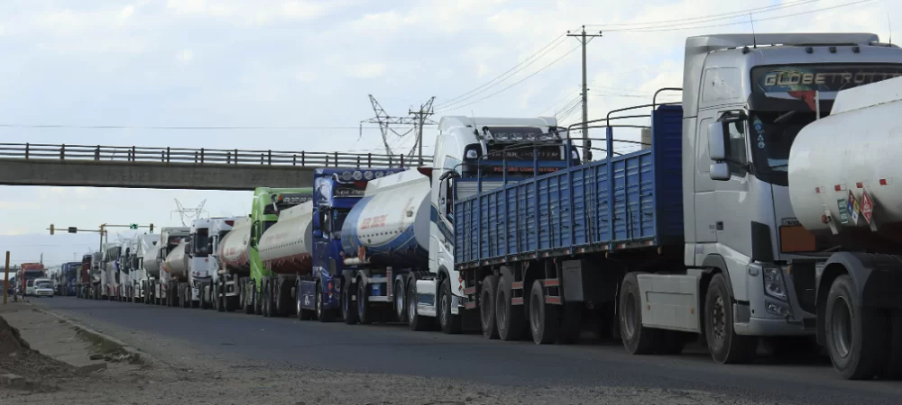 Filas kilométricas, hasta que el Gobierno admite que no tiene dólares para importar diésel y gasolina; por semana se requieren $us 60 MM