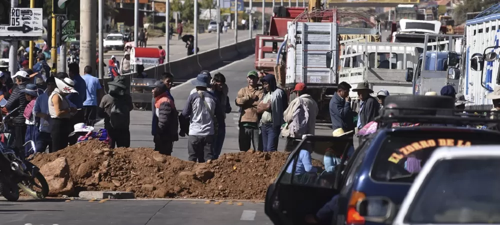 Bolivia comienza a sentir la asfixia de los bloqueos, Cochabamba y Santa Cruz aisladas de Occidente