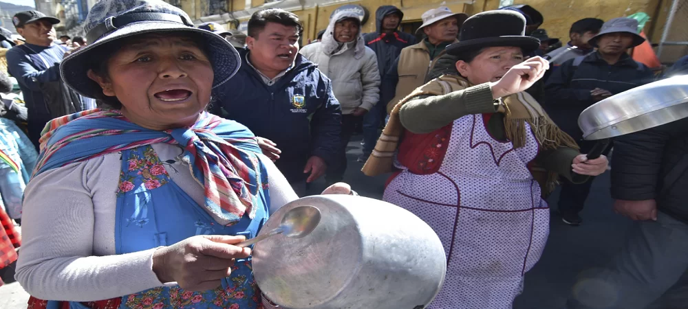 Marchas colapsaron el centro paceño, con ollas reclaman a Luis Arce que el pueblo tiene hambre
