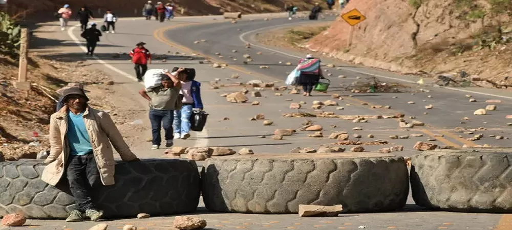 Bolivia en medio de amenazas y un ambiente electoral tenso: Evo advierte con cerco a La Paz; el Gobierno le instaurará juicio